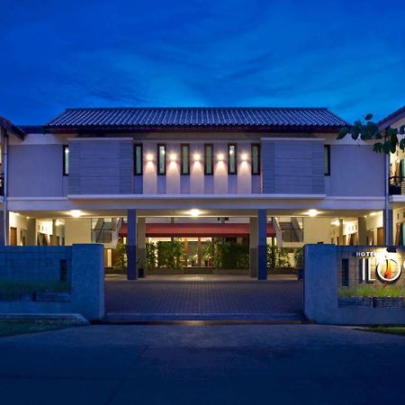 Ilos Hotel Бандунг Екстериор снимка