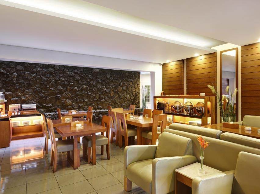 Ilos Hotel Бандунг Екстериор снимка