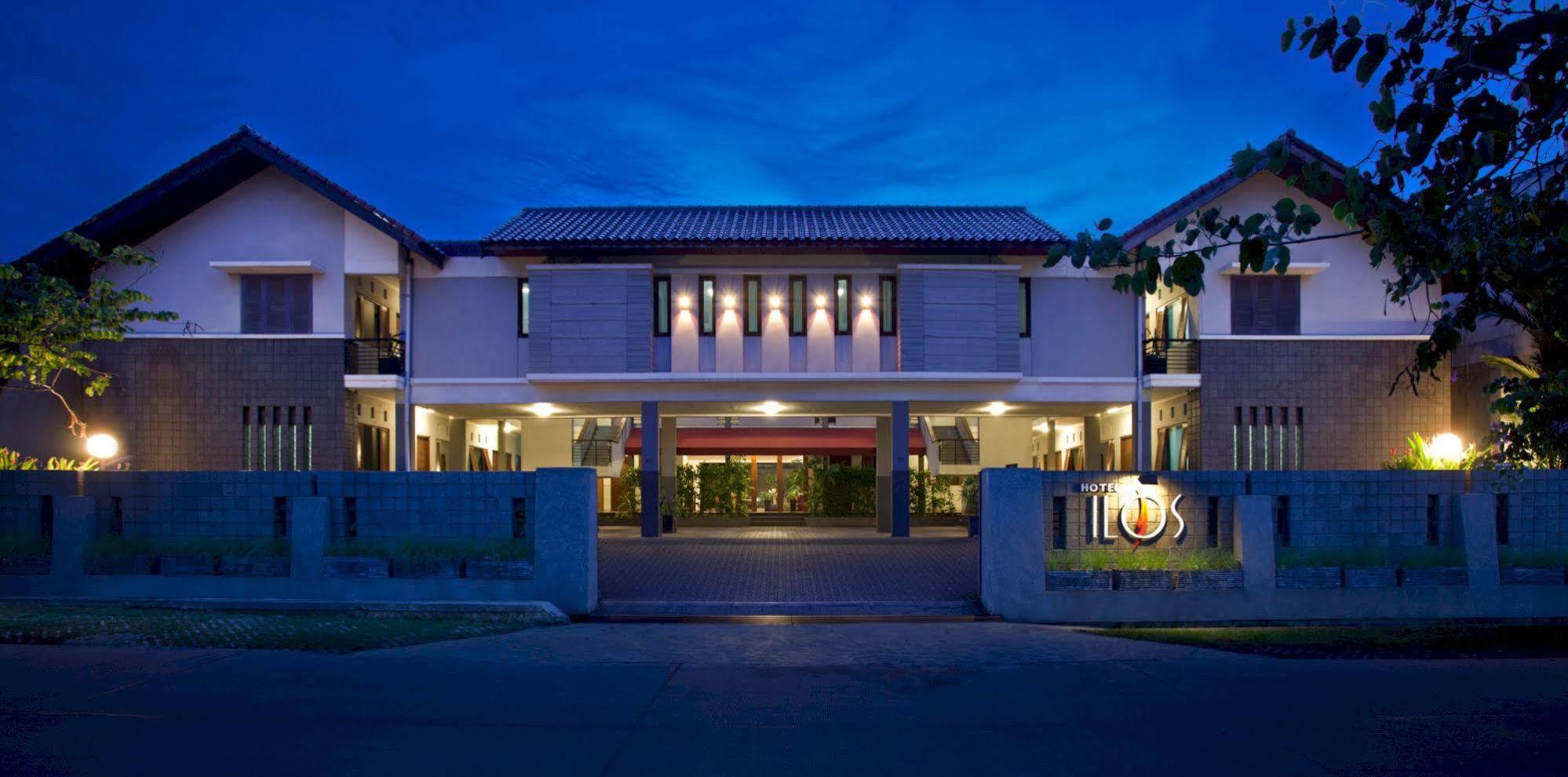 Ilos Hotel Бандунг Екстериор снимка