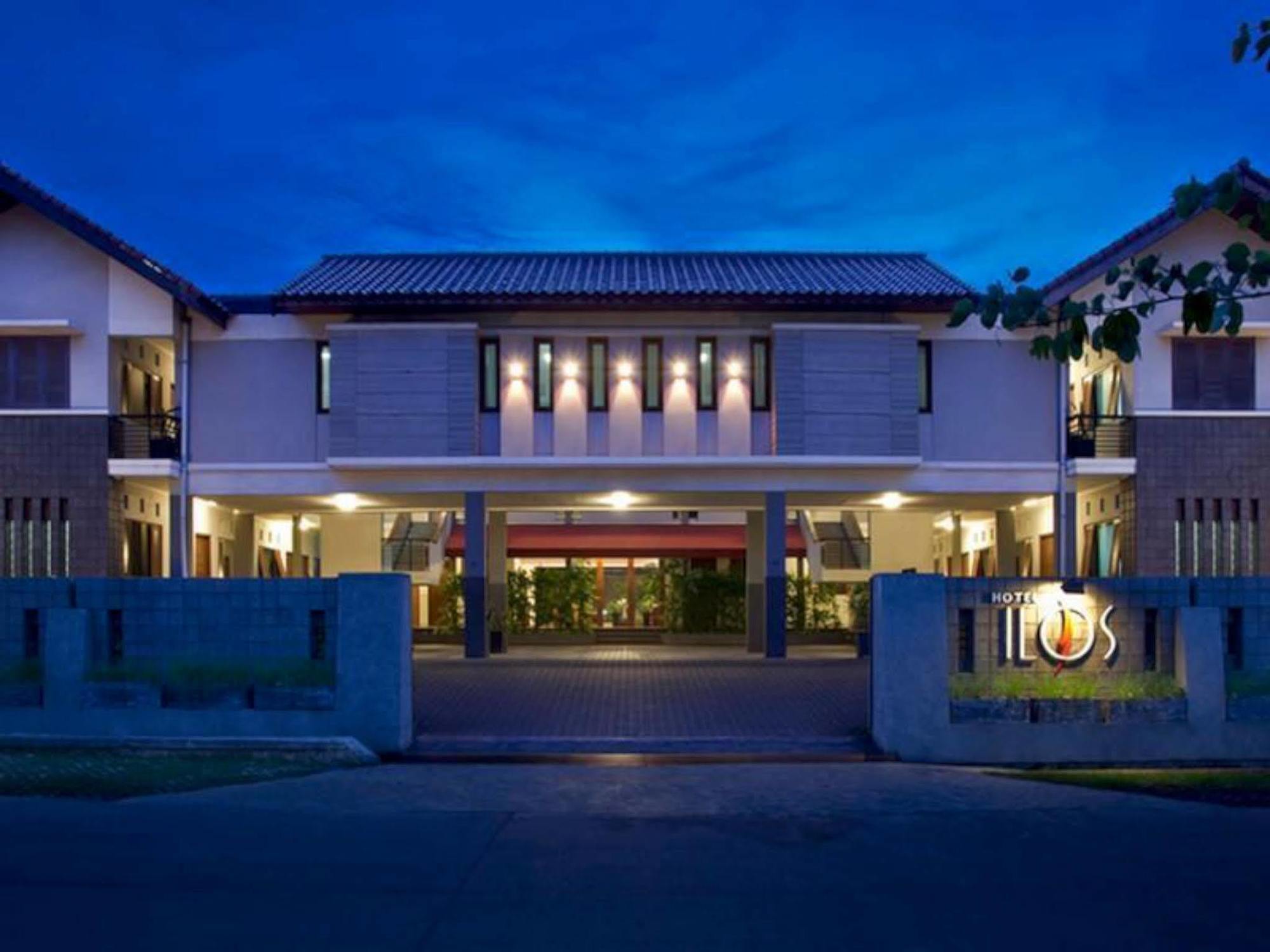 Ilos Hotel Бандунг Екстериор снимка